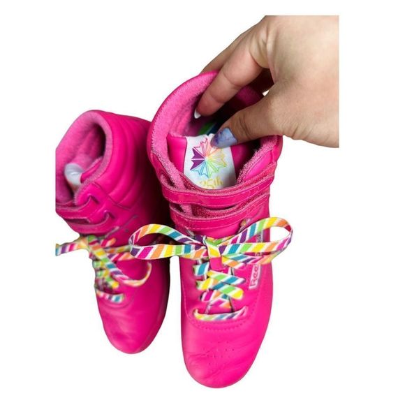 REEBOK CLASSICS 25th ANNIVERSARY Freestyle Hi Pink Rainbow Swirl Lace Sneakers - Picture 4 of 9